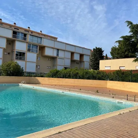 2 Pieces Avec Piscine, Proche Et Commodites - - Fr-1-225-777